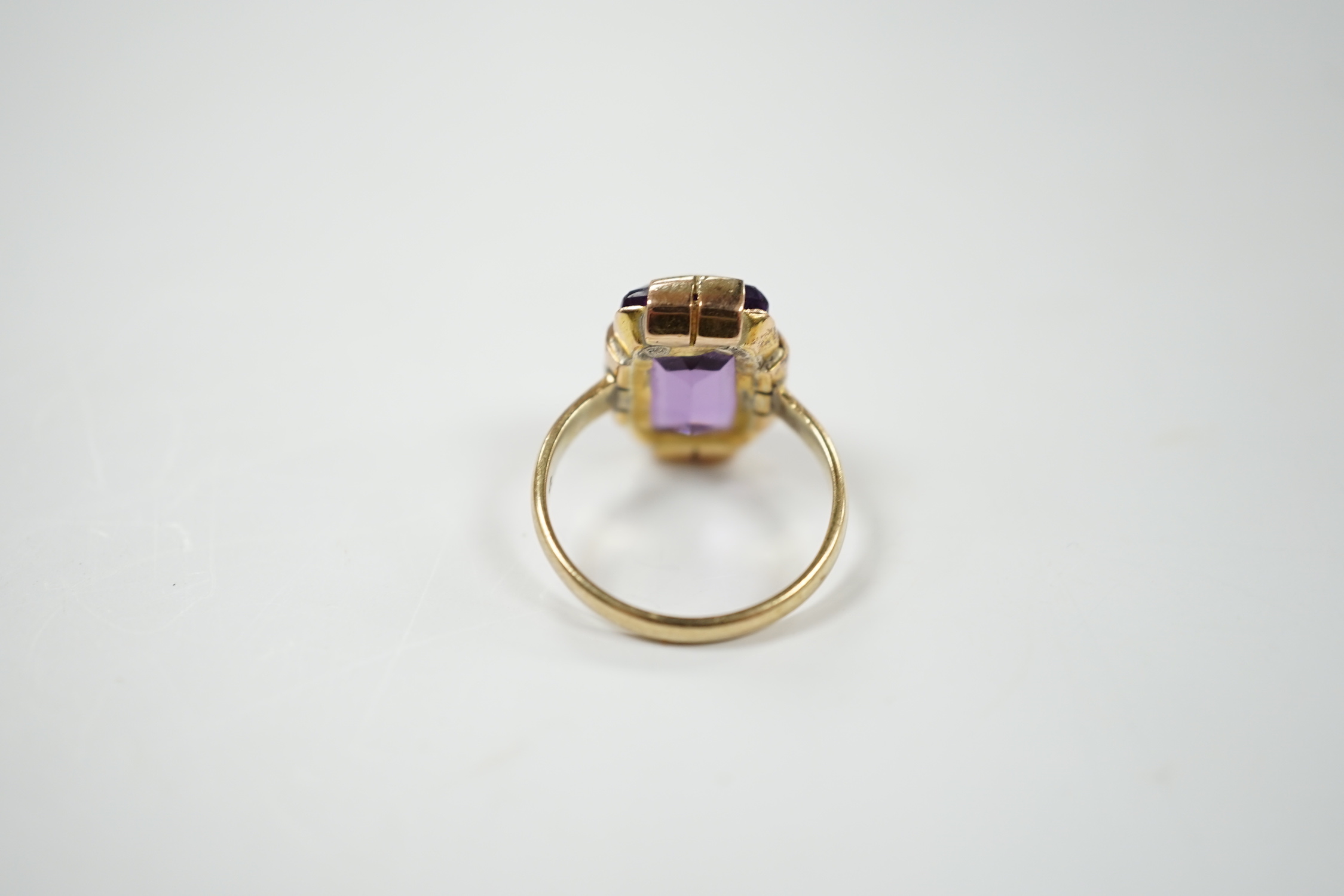 A yellow metal and single stone amethyst set dress ring, size K, gross weight 4.2 grams.
